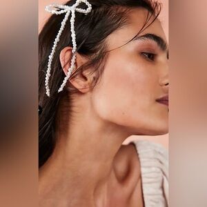 Free People Dripping Pearl Bow Barrettes - White Pearls
